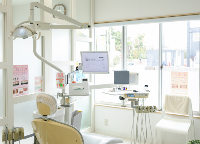 へんみ歯科医院_透明な装置で治療中であることが目立ちにくい、マウスピース矯正の提供