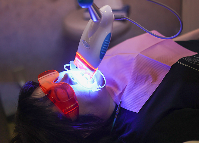 北川歯科クリニック_施術前にクリーニングをおこない、よりきれいな仕上がりを目指します