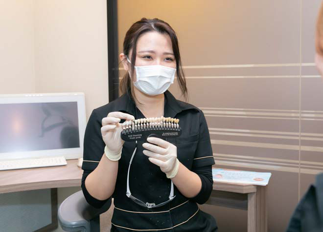戸田公園スタシオン歯科クリニック_施術前と後で歯の色味を見比べることで、ホワイトニングを実感しやすいです